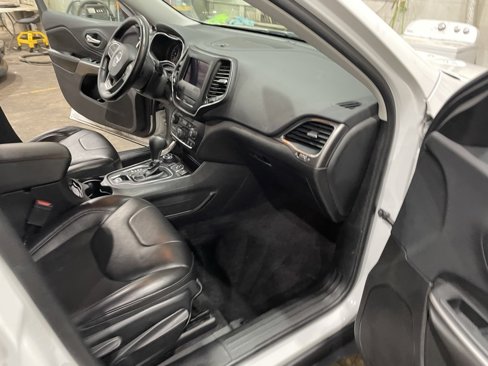 Used 2019 Jeep Cherokee Latitude Plus w/ Cold Weather Group image 16