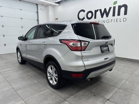 Used 2017 Ford Escape SE image 2