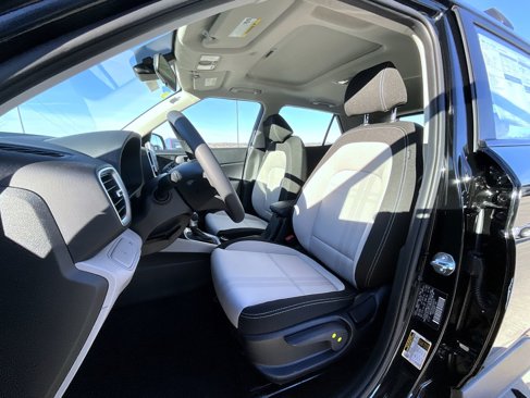 New 2025 Hyundai Venue SEL image 11