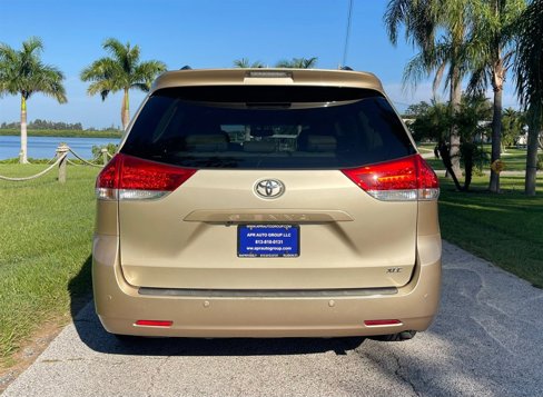 Used 2014 Toyota Sienna XLE image 5