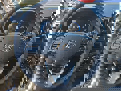 New 2025 Hyundai Venue SEL image 22