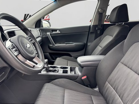 Used 2020 Kia Sportage LX image 9