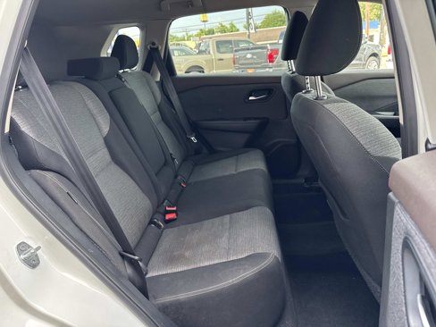 Used 2023 Nissan Rogue SV image 7