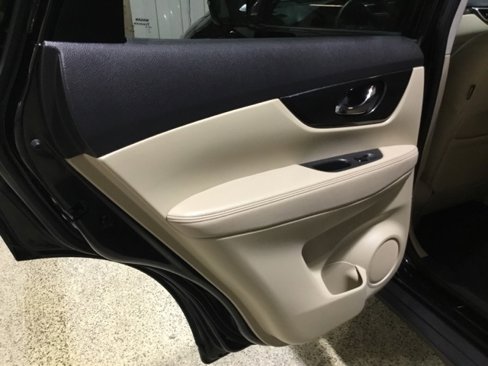 Used 2016 Nissan Rogue SL image 39