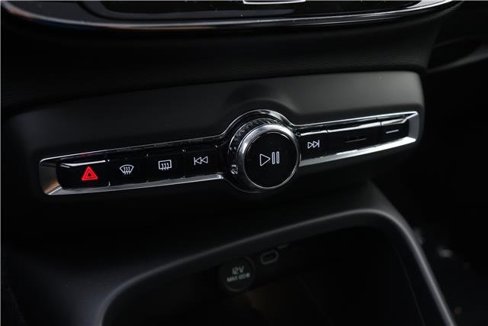 Certified 2025 Volvo XC40 B5 Core w/ Protection Package Premier image 12