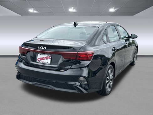 Used 2023 Kia Forte LXS image 3