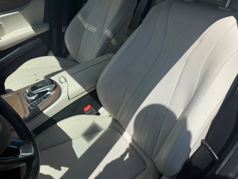 Used 2018 Mercedes-Benz E 300 4MATIC image 2