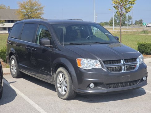 Used 2018 Dodge Grand Caravan SXT image 2