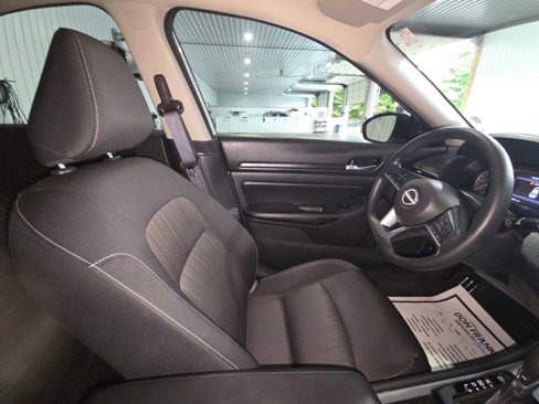 Used 2024 Nissan Altima 2.5 SV image 10