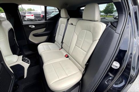 Used 2022 Volvo XC40 T5 Momentum image 20