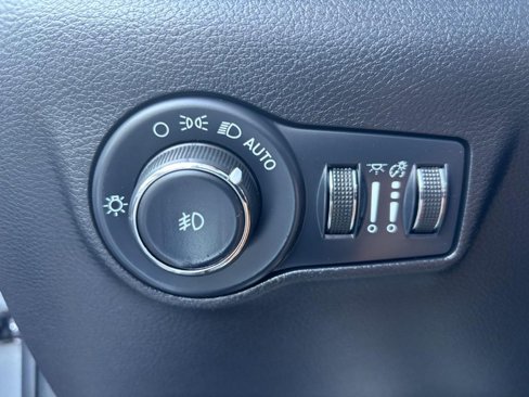 Used 2022 Jeep Compass Latitude w/ Sun and Sound Group image 19