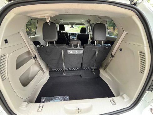 Used 2018 Chrysler Pacifica Touring-L image 9