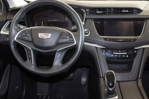 Used 2017 Cadillac XT5 Luxury w/ Driver Awareness Package image 16