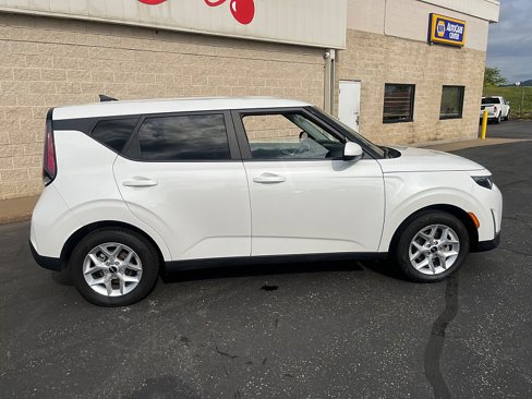 Used 2024 Kia Soul LX w/ Option Group 015 image 11
