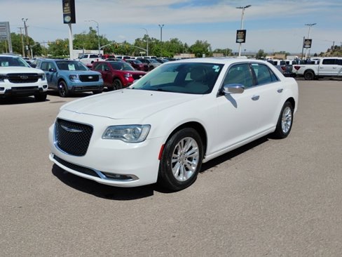 Used 2017 Chrysler 300 C image 3