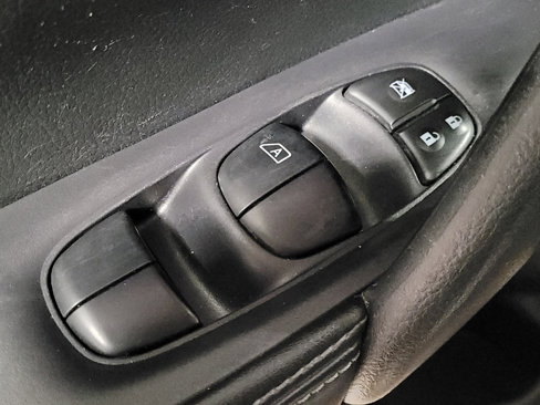Used 2017 Nissan Rogue SV w/ SV Premium Package image 27