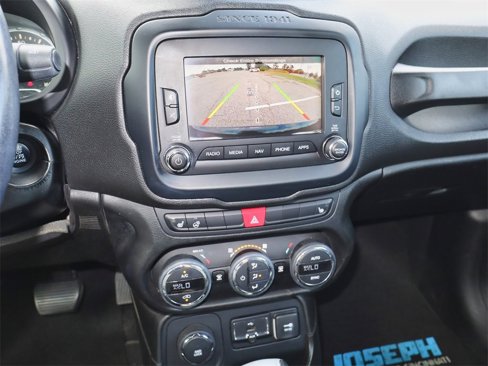 Used 2017 Jeep Renegade Limited image 19