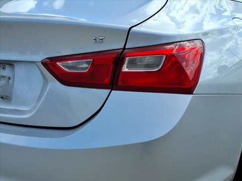 Used 2018 Chevrolet Malibu LT image 11