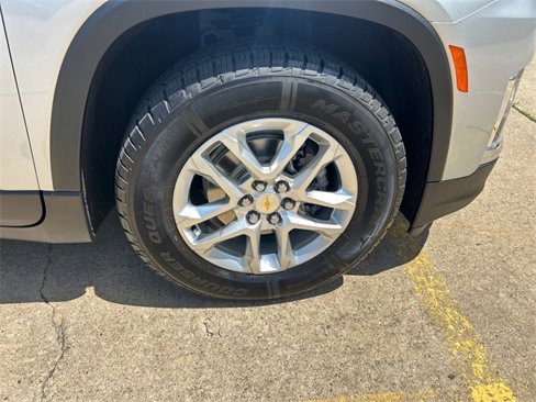 Used 2022 Chevrolet Traverse LS image 7