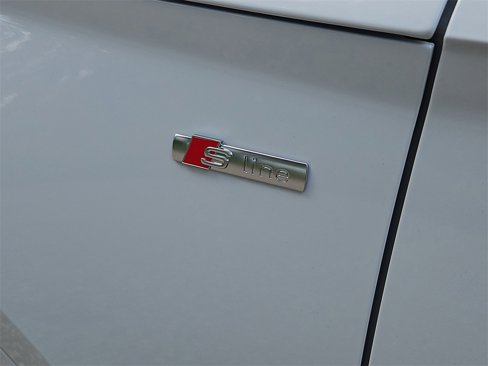 Used 2020 Audi Q5 e Prestige w/ Prestige Package image 13