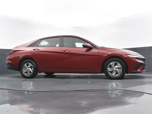 Certified 2025 Hyundai Elantra SE image 21