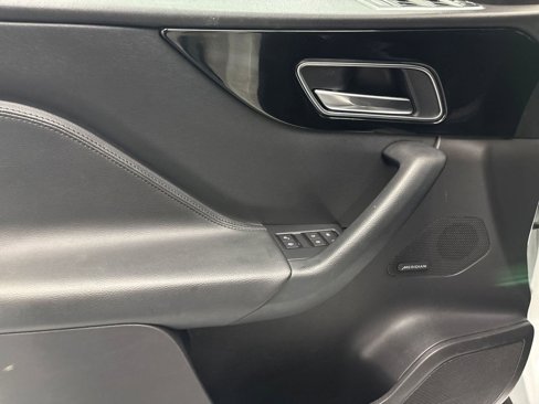 Used 2018 Jaguar F-PACE Premium image 12
