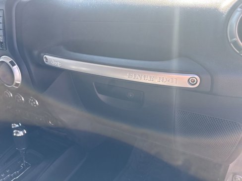 Used 2015 Jeep Wrangler Unlimited Sahara w/ Connectivity Group image 36