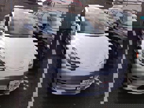 Used 2018 Tesla Model 3 Long Range image 4