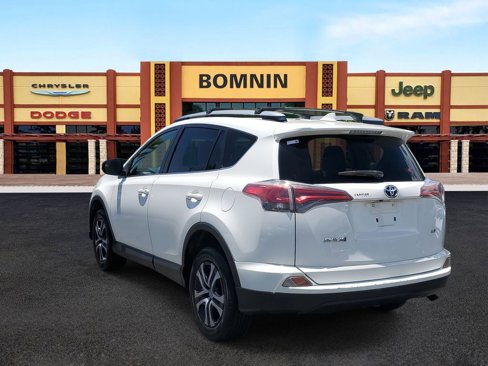 Used 2016 Toyota RAV4 LE image 4