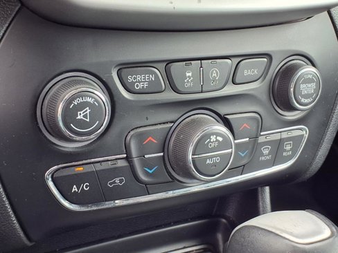 Used 2017 Jeep Cherokee Trailhawk w/ Comfort & Convenience Group image 13
