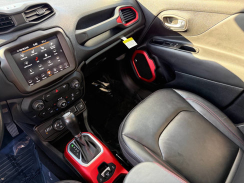 Used 2019 Jeep Renegade Trailhawk image 14