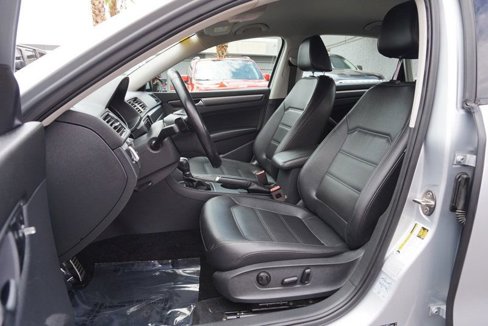 Used 2018 Volkswagen Passat 2.0T image 16