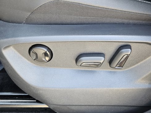 Used 2020 Volkswagen Tiguan SE w/ Panoramic Sunroof Package image 20