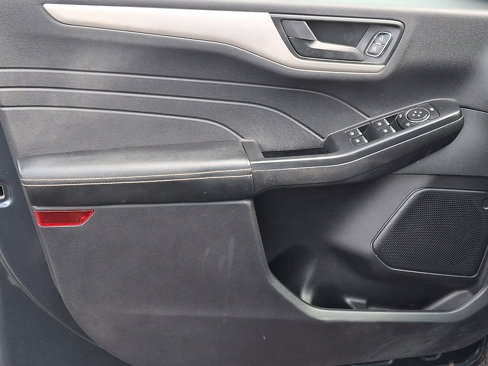 Used 2022 Ford Escape SE w/ SE Sport Appearance Package image 13
