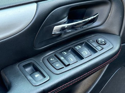 Used 2018 Dodge Grand Caravan GT image 12
