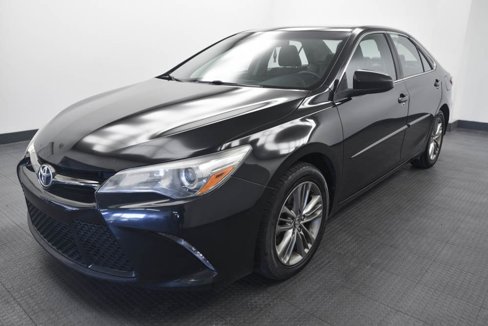 Used 2017 Toyota Camry SE image 3