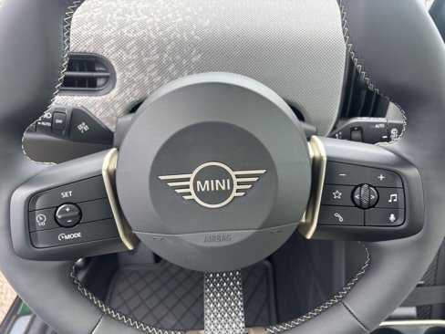 New 2025 MINI Cooper 4-Door Hardtop image 15