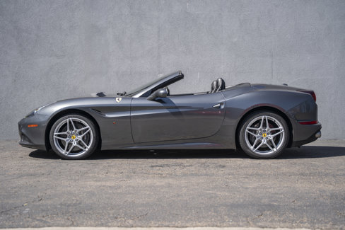 Used 2016 Ferrari California T image 2
