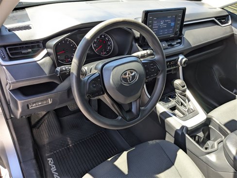 Used 2020 Toyota RAV4 LE image 10