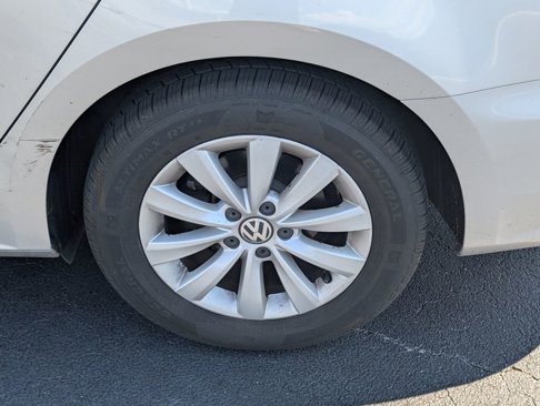 Used 2014 Volkswagen Passat Wolfsburg Edition image 16