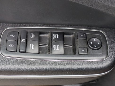 Used 2019 Chrysler 300 Limited image 18