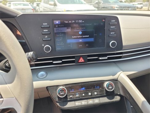Used 2023 Hyundai Elantra SEL image 23