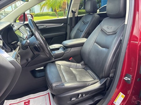 Used 2018 Cadillac XT5 Luxury w/ Driver Awareness Package image 9