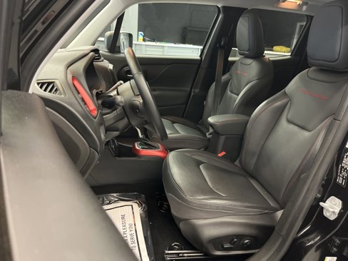 Used 2019 Jeep Renegade Trailhawk image 11