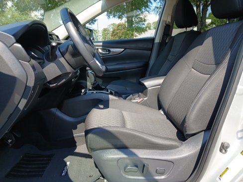 Used 2018 Nissan Rogue SV image 19