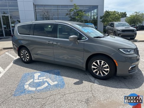 Used 2022 Chrysler Pacifica Touring-L image 38