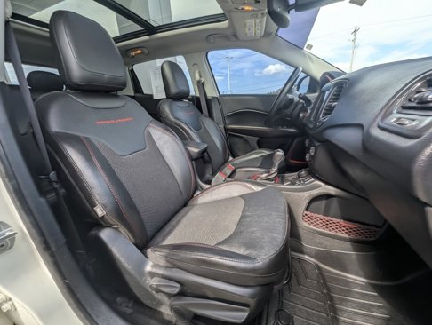Used 2021 Jeep Compass Trailhawk w/ Sun and Sound Group image 25