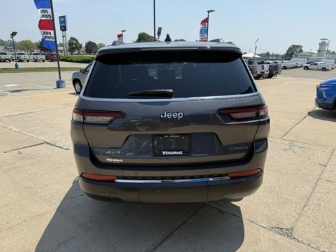 Used 2023 Jeep Grand Cherokee L Laredo image 4