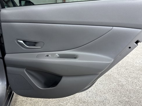 Used 2024 Hyundai Elantra Blue image 30