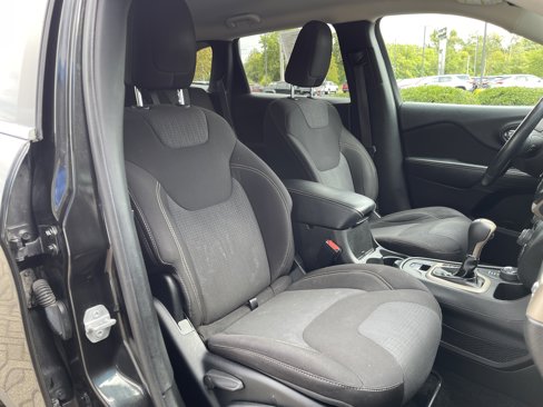 Used 2015 Jeep Cherokee Latitude w/ Comfort/Convenience Group image 36